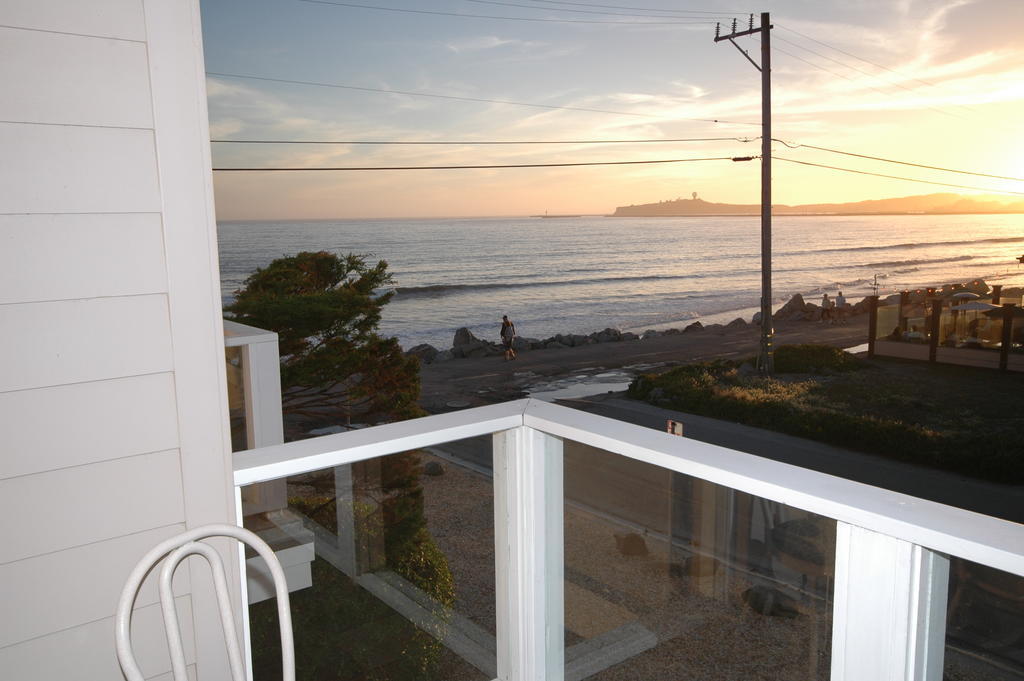 The Oceanfront Stay On Miramarbeach Hmb Half Moon Bay Room photo