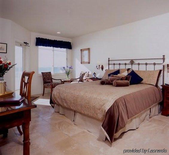 The Oceanfront Stay On Miramarbeach Hmb Half Moon Bay Room photo